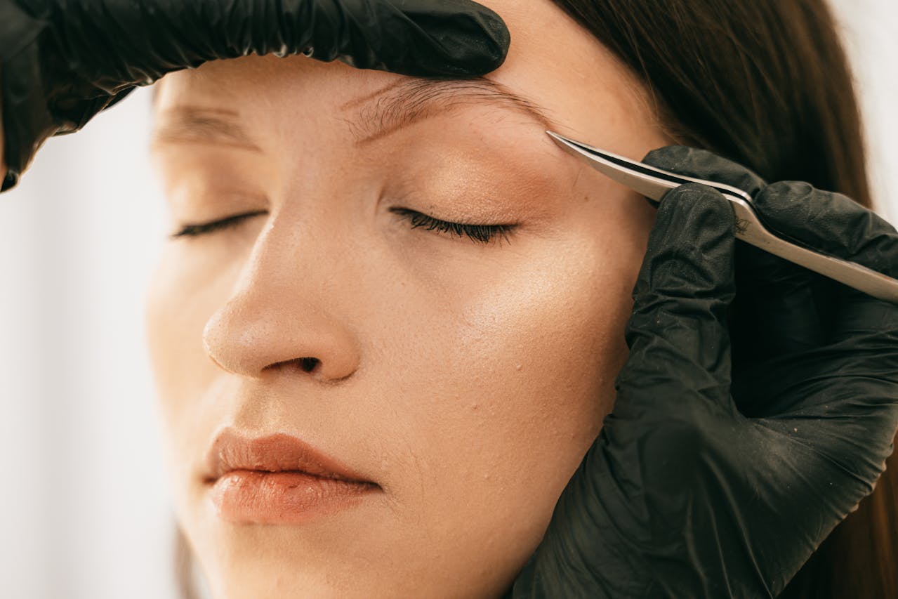 Nano brows vs Microblading: Understanding the Differences and Making the Stylish Choice for Your Brows.